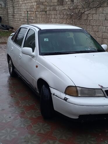 Daewoo Nexia: 1.5 л | 2000 г. Седан