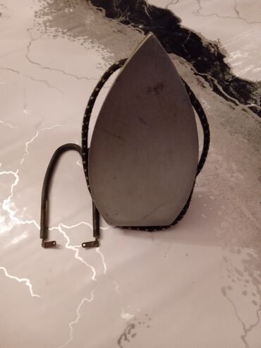 скупка масштабных моделей автомобилей: Retro elektrik ütüsü - Klassik, metal altlıqla kompakt ütü -