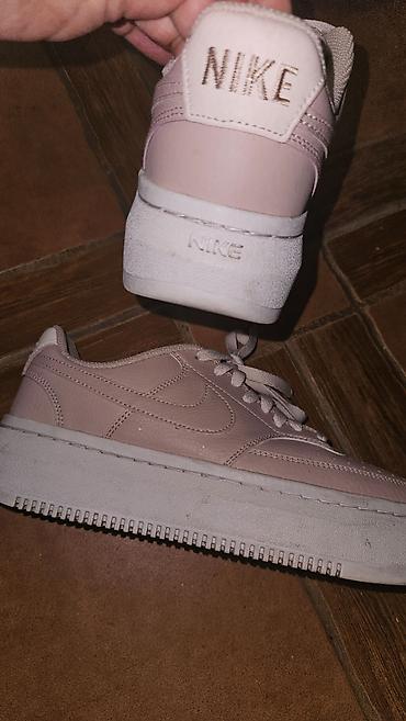 tref novi pazar: Nike air force u broju 39. Kao novo, par puta nošene. Svetlo roze — 2