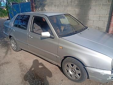 машине вента: Volkswagen Vento: 1993 г., 1.8 л, Механика, Бензин, Седан — 4