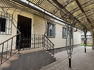 kg house: Дом с участком и большим крытым навесом - Кирпичный дом за высоким — 2