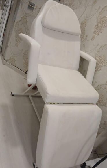 ikinci el salon mebelleri: İşlənmiş, Kosmetoloji kuşetka, Qatlanan