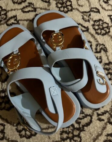 Другая женская обувь: Женская обувь (кеды) в хорошем состоянии, сандалии - новые. Все — 8