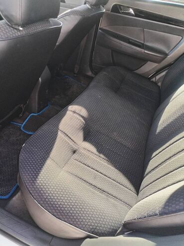 Dongfeng: Dongfeng S30: 1.6 l | 2014 il 400 km Sedan — 5