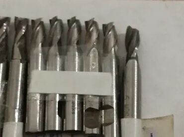 Ostali uređaji: Glodalo, 2,5mm, 3mm, 3,5mm, 4mm, 5mm Cena je po komadu od 250din za — 6