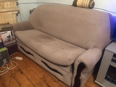 продажа диванов бу: Диван, Нераскладной, Без подьемного механизма, Велюровая ткань, Нет доставки