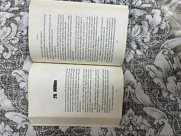 nk 300: Məhsul: Kitab – “Çatı Katı: Tuneldən Önceki Beyaz Ev” Müəllif: Işıl — 3