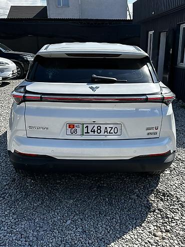 jeely coolray: Электромобиль Skyworth Skyworth EV (бренд-логотип на кузове), белый — 6