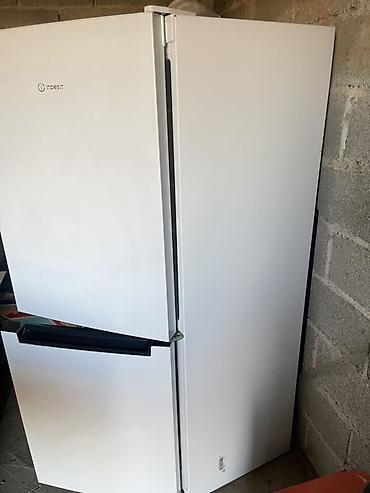 стеклы: Продаю б/у Холодильник Indesit, двухкамерный, белого цвета,в отличном — 2