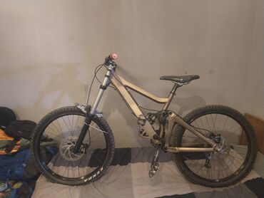 сидение на велосипед: Горный велосипед, Giant, Рама M (156 - 178 см), Сталь, Б/у