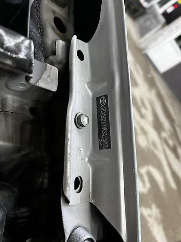 led panel: Toyota Prius (2-ci nəsil) hibrid hetçbek - Gümüşü/gri rəngli kuzov - — 10