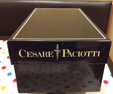 hamileler ucun toy paltarlari: İtaliya brendi Cesare Paciotti !!! Təmiz iquana dərisi