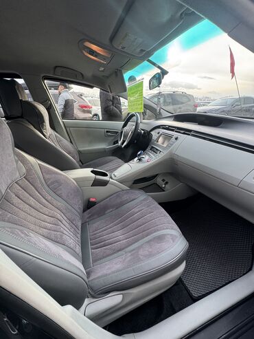 Toyota: Toyota Prius: 2015 г., 1.8 л, Автомат, Гибрид, Универсал at lalafo.kg — 8 Toyota: Toyota Prius: 2015 г., 1.8 л, Автомат, Гибрид, Универсал — 8