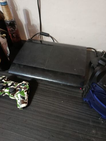 PS3 (Sony PlayStation 3): Sony PlayStation 3 Super Slim konzola (top‑loader) sa kamuflažnim — 1