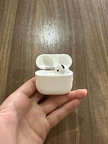 mikro qulaq: Airpods 4 orjinaldır. Az müddət istifadə olunub. Bir qulağı itdiyi — 1