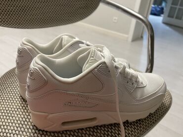 nike original: Продаю кроссовки «Nike” размер 40.5, унисекс. Новые. Оригинал из