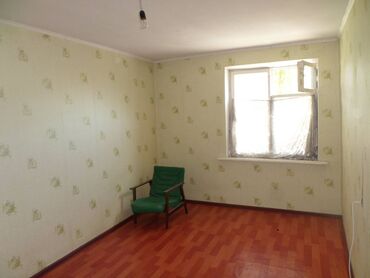 квартира арзан: 3 бөлмө, 80 кв. м, 106-серия, 1 кабат, Эски ремонт