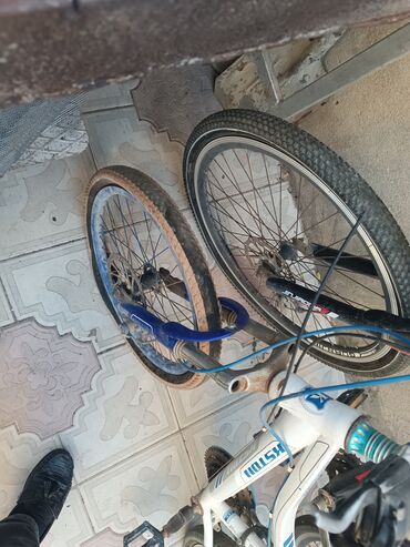 Şəhər velosipedləri: Böyük 26 liq tekerinde boşluq var.balaca 20 lik özüm 180 m almışdım əl -da lalafo.az — 7 Şəhər velosipedləri: Böyük 26 liq tekerinde boşluq var.balaca 20 lik özüm 180 m almışdım əl — 7