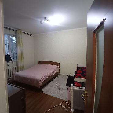 Продажа коттеджей и домов: Продаётся дом с двором и навесом. - Планировка: минимум 6 комнаты — 3