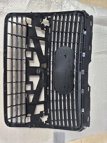tabla u autu: Prednja maska/hladnjak rešetka – OEM stil Audi A6 C6 - Tip: kompletna — 3