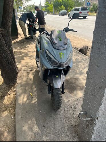 электро мотороллер с кузовом: Скутер Honda, 150 куб. см, Бензин