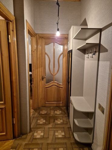 Dekorlar və bəzəklər: 9-cu mikrarayonda Nəsimi metrosuna yaxın 17 mərtəbənin 2 ci — 9