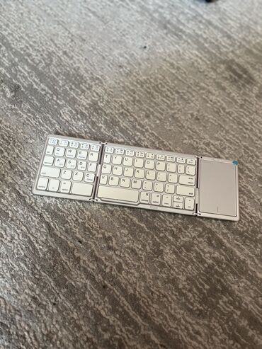 komputer klaviaturasi: Bluetooth klaviatura