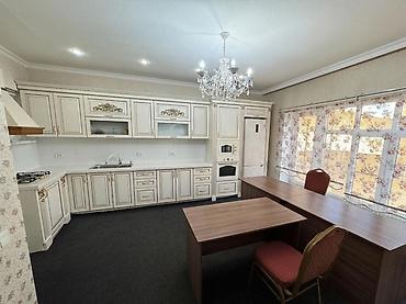Долгосрочная аренда домов: 270 м², 8 комнат — 8
