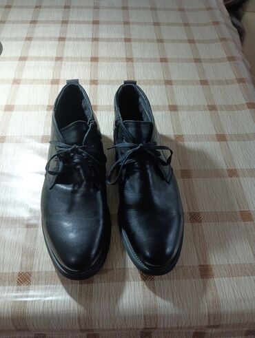 мужские зимние ботинки: Мужские ботинки.Новые.44 размер.Натуральная кожа/мех Цена 3500.Срочно