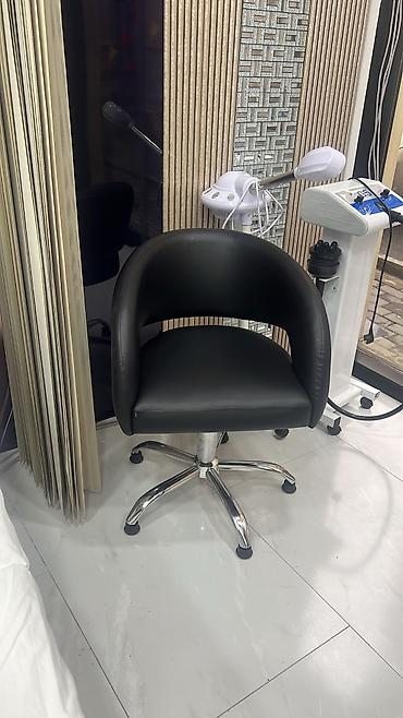 ✅Salon kreslosu satılır 150 AZN iwlenmiyib .
Bineqedi*AFA 3054