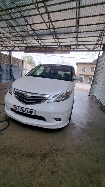 запчасти на мерседес w220 бишкек: Белый минивэн Honda. Автомобиль оснащен тонированным лобовым стеклом с