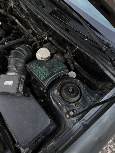 Другие автомобили: Черный седан класса D, 4 двери, левый руль. Кузов с плавными линиями — 12