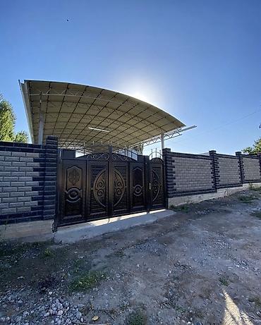 Продаётся одноэтажный дом с большим навесом и ограждённым двором