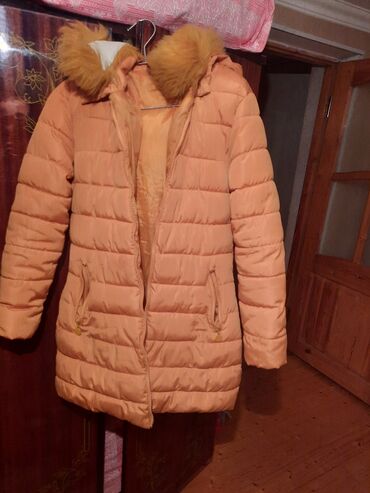 10 yaşlı uşaqlar üçün paltarlar: Kurtka satılır 15 manata uşaq üçün kurtka 10 -14 yaşlı uşaqlar üçündür