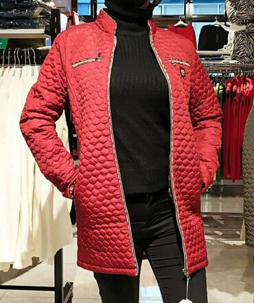 Пальто: Qadınlar üçün qırmızı rəngli, qısqa yaxalı, uzun ölçülü quilted (daş
