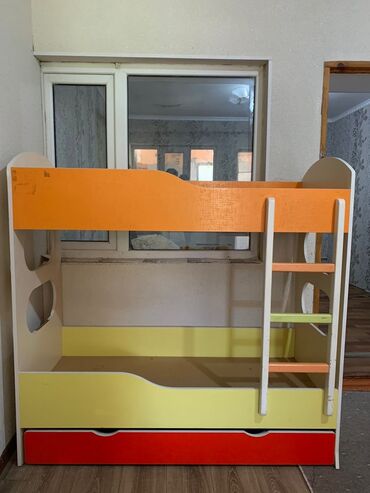 деревянная кровать манеж: Двухъярусная кровать, Для девочки, Для мальчика, Б/у