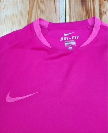 trenerke s: T-shirt Nike, M (EU 38)