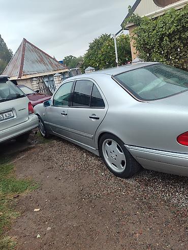 мрс 124: Mercedes-Benz E‑Class (W210), седан, серебристый цвет. Характеристики — 1