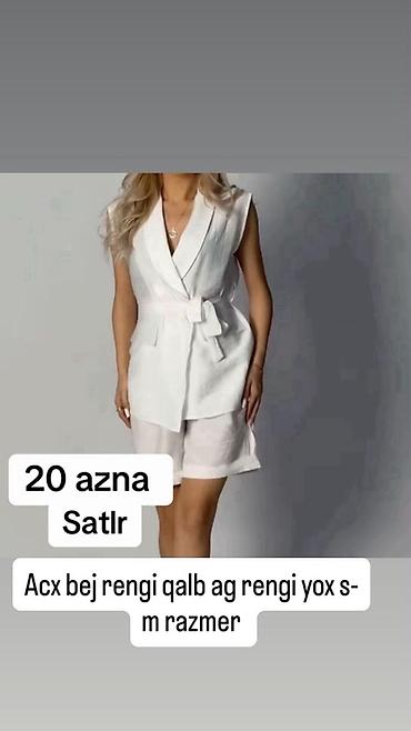 Dəstlər, kostyumlar: - Mavi iki hissəli dəst: qolsuz qısa top və uzun ətək. Üzərində ağ — 3