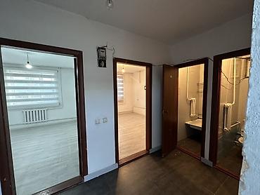 жумуш кафе: Ижарага Толугу менен кеңсе: 42 м², Ремонту менен, Өзүнчө кире бериши менен — 4