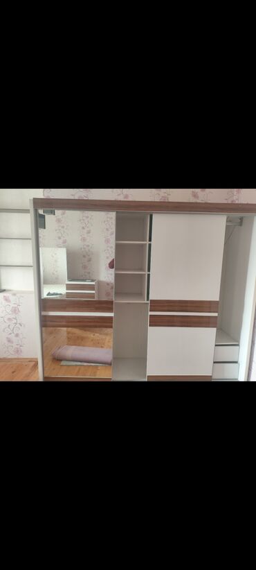 i̇kinci əl dolab: İşlənmiş, Açılan, 2 qapılı Düz dolab, Dolab-asılqan, İtaliya