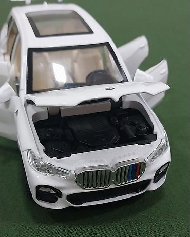 Oyuncaqlar: BMW X5 modeli maşın satılır. Təzədir. Materialı metaldır — 4