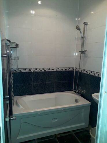 Uzunmüddətli kirayə mənzillər: 20 yanvar metrosu yaxınlığı 5 mərtəbəli binanın 4-cü mərtəbəsi ümumi — 20