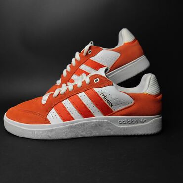 muzhskie brjuki adidas originals: Мужские кроссовки ADIDAS TYSHAWN LOW Верх из кожи и замши