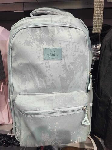 Sportske torbe i rančevi: 2900dinara
Veci rancevi za skolu — 2