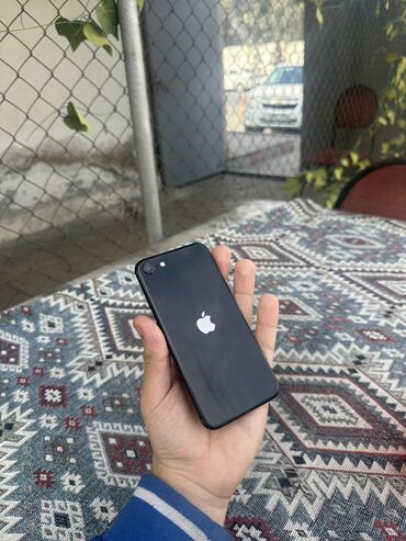 iphone islenmis telefonlar: IPhone SE 2020, 128 GB, Black Titanium, Zəmanət, Barmaq izi, Simsiz şarj