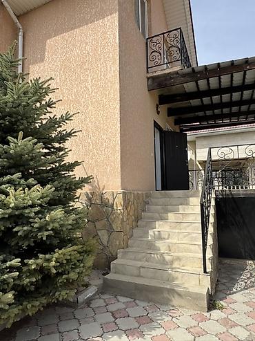 Продажа коттеджей и домов: Продаётся двухэтажный коттедж с мансардой в ЦО «Кесар» (город — 7