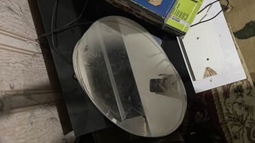 Посуда: Предлагается набор различной посуды, включающий круглые и квадратные — 26