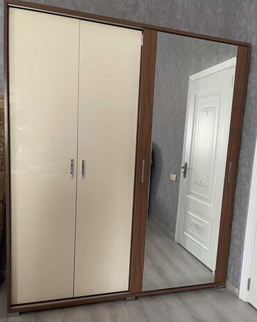 Divan və kreslo dəstləri: İşlənmiş, 2 qapılı Düz dolab, Qarderob, paltar dolabı