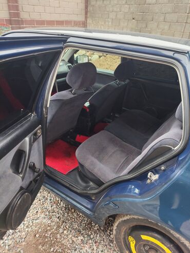 Volkswagen: Volkswagen Vento: 1996 г., 1.8 л, Механика, Бензин, Седан — 17